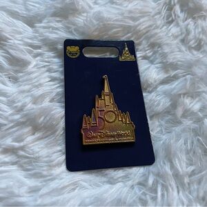 Walt Disney World 50th Anniversary Pin Castle Gold Disney Parks NWT